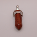 Pendentif en jaspe rouge à double pointe